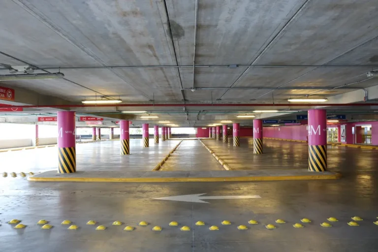 ¿Qué hoteles en Santa Pola cuentan con parking?